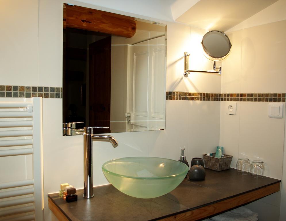 Le Mas De La Fontaine Bed & Breakfast Le Pegue Oda fotoğraf