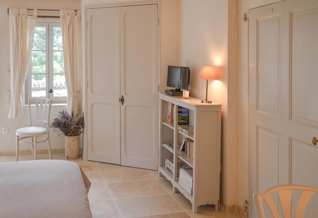 Le Mas De La Fontaine Bed & Breakfast Le Pegue Oda fotoğraf