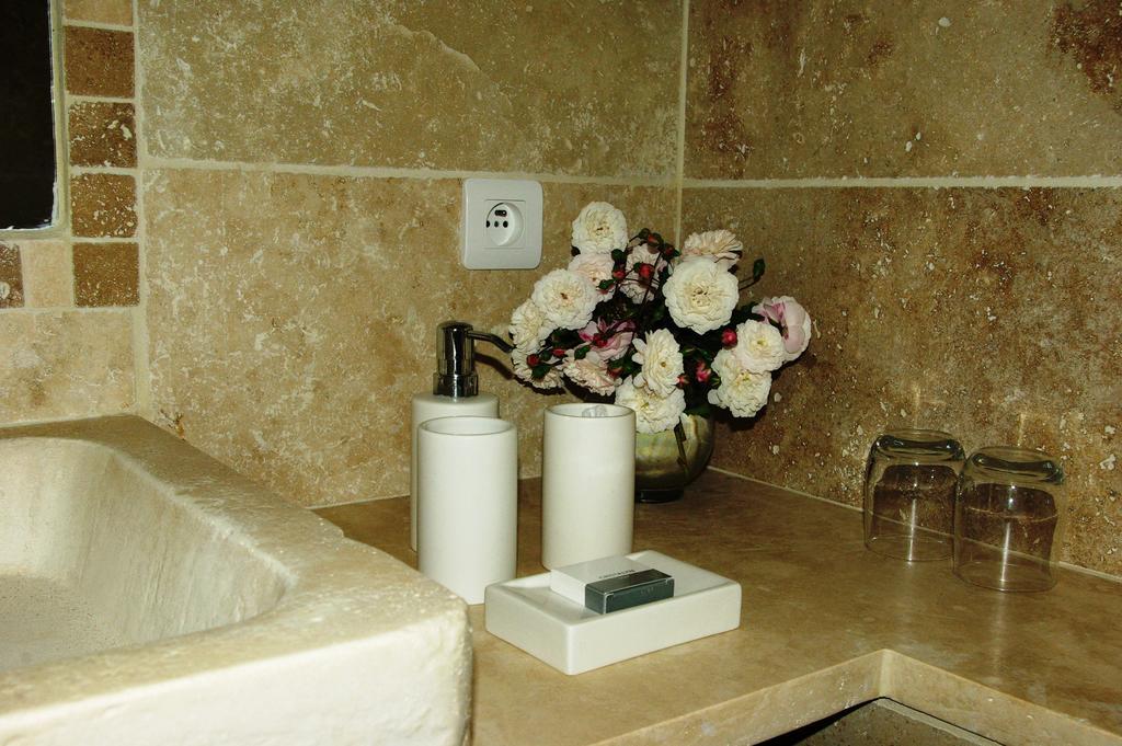 Le Mas De La Fontaine Bed & Breakfast Le Pegue Dış mekan fotoğraf